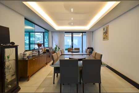 Casa à venda com 630m², 4 quartos e 5 vagasSala de Jantar