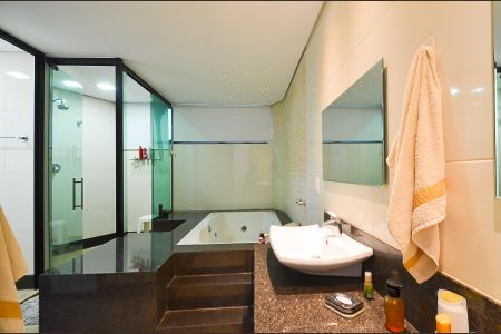 Casa à venda com 630m², 4 quartos e 5 vagasBanheiro Suíte 1