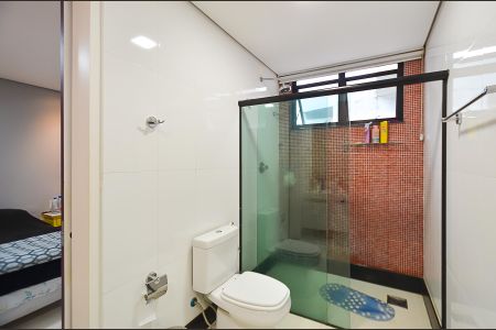 Casa à venda com 630m², 4 quartos e 5 vagasBanheiro Suíte 2