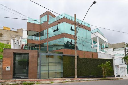Casa à venda com 630m², 4 quartos e 5 vagasFachada