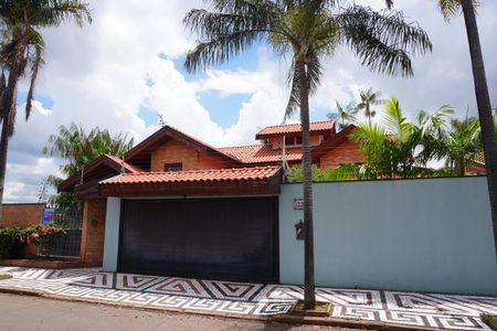 Casa para alugar com 468m², 5 quartos e 4 vagasFachada