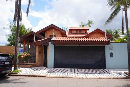 Casa para alugar com 468m², 5 quartos e 4 vagasFachada