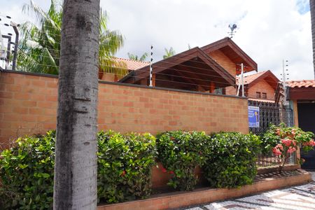 Casa para alugar com 468m², 5 quartos e 4 vagasFachada