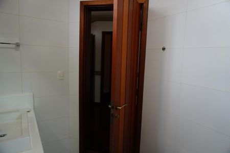 Casa para alugar com 468m², 5 quartos e 4 vagasBanheiro da Suíte