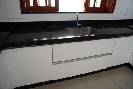 Casa para alugar com 468m², 5 quartos e 4 vagasCozinha