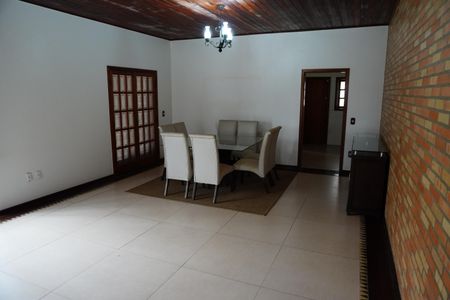 Casa para alugar com 468m², 5 quartos e 4 vagasSala