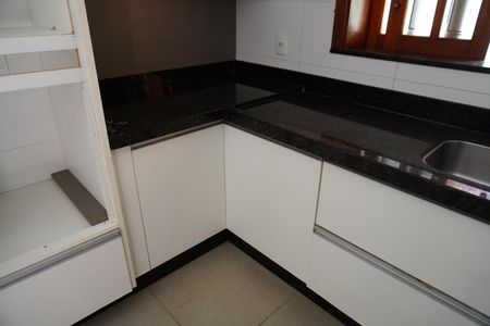 Casa para alugar com 468m², 5 quartos e 4 vagasCozinha