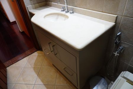 Casa para alugar com 468m², 5 quartos e 4 vagasBanheiro Social