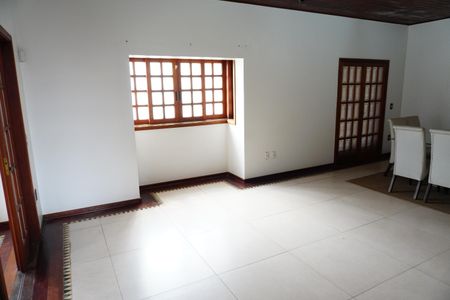 Casa para alugar com 468m², 5 quartos e 4 vagasSala