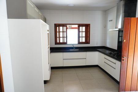 Casa para alugar com 468m², 5 quartos e 4 vagasCozinha