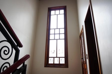 Casa para alugar com 468m², 5 quartos e 4 vagasEscada