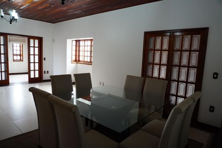 Casa para alugar com 468m², 5 quartos e 4 vagasSala