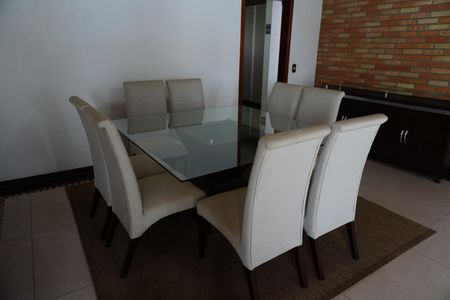 Casa para alugar com 468m², 5 quartos e 4 vagasSala