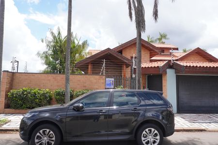 Casa para alugar com 468m², 5 quartos e 4 vagasFachada