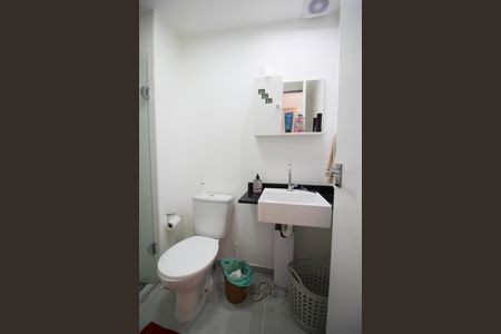 Banheiro de kitnet/studio para alugar com 1 quarto, 28m² em Vila Olímpia, São Paulo