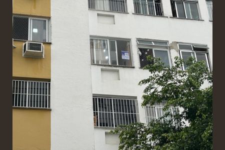 Apartamento à venda com 52m², 2 quartos e 2 vagasFachada + plaquinha