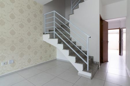 Casa à venda com 85m², 2 quartos e 2 vagasSala