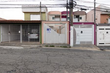 Casa à venda com 85m², 2 quartos e 2 vagasFachada