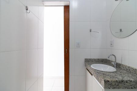 Casa à venda com 85m², 2 quartos e 2 vagasBanheiro da Suíte 2