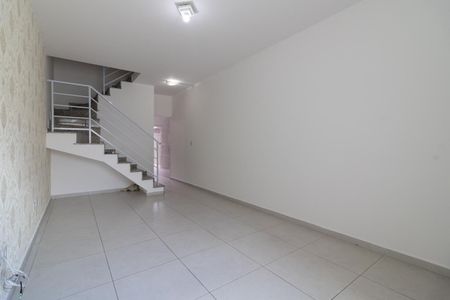 Casa à venda com 85m², 2 quartos e 2 vagasSala