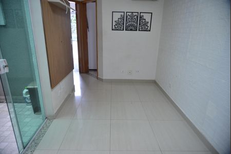 Sala de apartamento para alugar com 2 quartos, 45m² em Jardim Silvana, Santo André