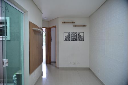 Sala  de apartamento para alugar com 2 quartos, 45m² em Jardim Silvana, Santo André