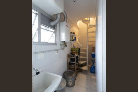 Apartamento para alugar com 240m², 3 quartos e 2 vagasEscada de serviço