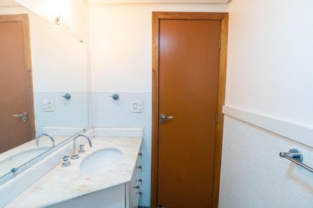 Apartamento à venda com 290m², 5 quartos e 3 vagasBanheiro 1