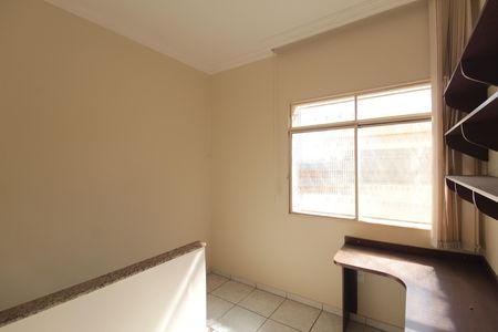 Casa de condomínio à venda com 93m², 3 quartos e 1 vagaHall dos Quartos