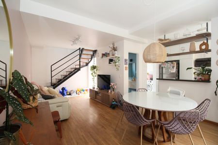 Sala de casa de condomínio para alugar com 3 quartos, 84m² em Vila Sonia, São Paulo