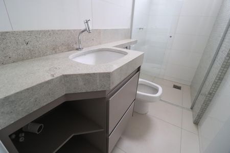 Apartamento para alugar com 146m², 3 quartos e 3 vagasBanheiro do Quarto 2
