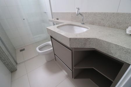 Apartamento para alugar com 146m², 3 quartos e 3 vagasBanheiro do Quarto 1