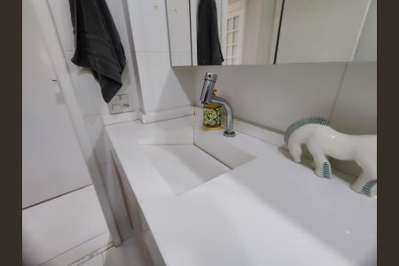 Apartamento à venda com 93m², 2 quartos e 1 vagaBanheiro da suíte 