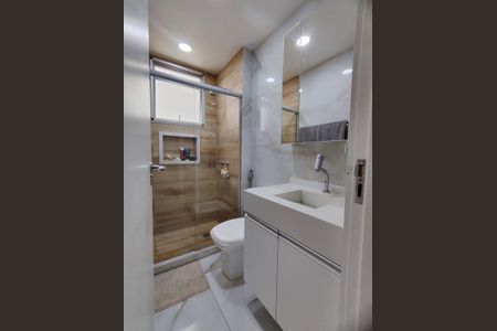 Apartamento à venda com 93m², 2 quartos e 1 vagaBanheiro social 