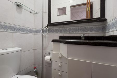 Casa à venda com 300m², 4 quartos e 2 vagas Casa à venda com 300m², 4 quartos e 2 vagasLavabo