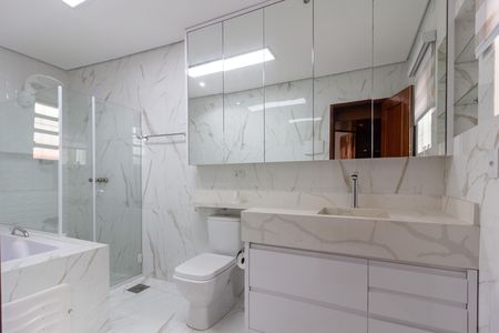 Casa para alugar com 188m², 4 quartos e 2 vagasBanheiro do Quarto 1 suíte 