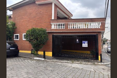 Casa para alugar com 188m², 4 quartos e 2 vagas Casa para alugar com 188m², 4 quartos e 2 vagasFachada