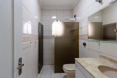 Casa para alugar com 188m², 4 quartos e 2 vagasBanheiro social