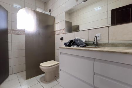 Casa à venda com 300m², 4 quartos e 2 vagas Casa à venda com 300m², 4 quartos e 2 vagasBanheiro