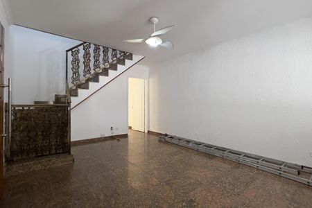 Casa à venda com 300m², 4 quartos e 2 vagas Casa à venda com 300m², 4 quartos e 2 vagasSala