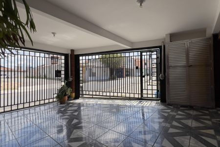 Casa à venda com 300m², 4 quartos e 2 vagas Casa à venda com 300m², 4 quartos e 2 vagasGaragem