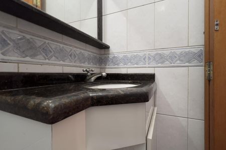 Casa à venda com 300m², 4 quartos e 2 vagas Casa à venda com 300m², 4 quartos e 2 vagasLavabo