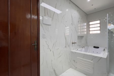 Casa à venda com 300m², 4 quartos e 2 vagas Casa à venda com 300m², 4 quartos e 2 vagasBanheiro da Suíte