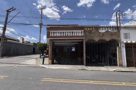 Casa à venda com 300m², 4 quartos e 2 vagas Casa à venda com 300m², 4 quartos e 2 vagasFachada