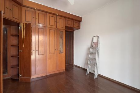 Casa à venda com 300m², 4 quartos e 2 vagas Casa à venda com 300m², 4 quartos e 2 vagasSuíte