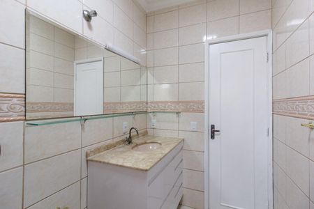 Casa para alugar com 188m², 4 quartos e 2 vagasBanheiro social