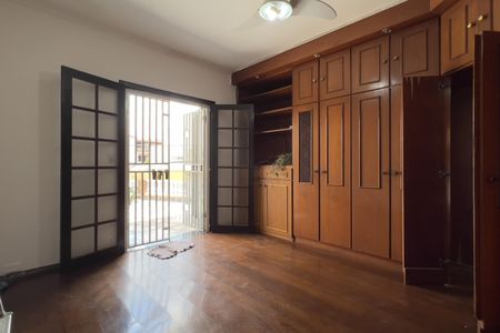 Casa à venda com 300m², 4 quartos e 2 vagas Casa à venda com 300m², 4 quartos e 2 vagasSuíte