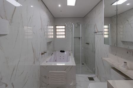 Casa para alugar com 188m², 4 quartos e 2 vagasBanheiro do Quarto 1 suíte 