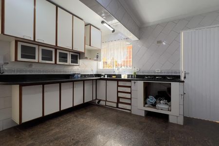 Casa à venda com 300m², 4 quartos e 2 vagas Casa à venda com 300m², 4 quartos e 2 vagasCozinha