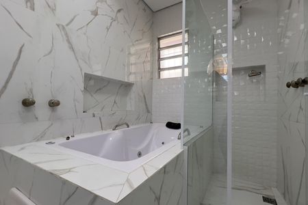 Casa à venda com 300m², 4 quartos e 2 vagas Casa à venda com 300m², 4 quartos e 2 vagasBanheiro da Suíte